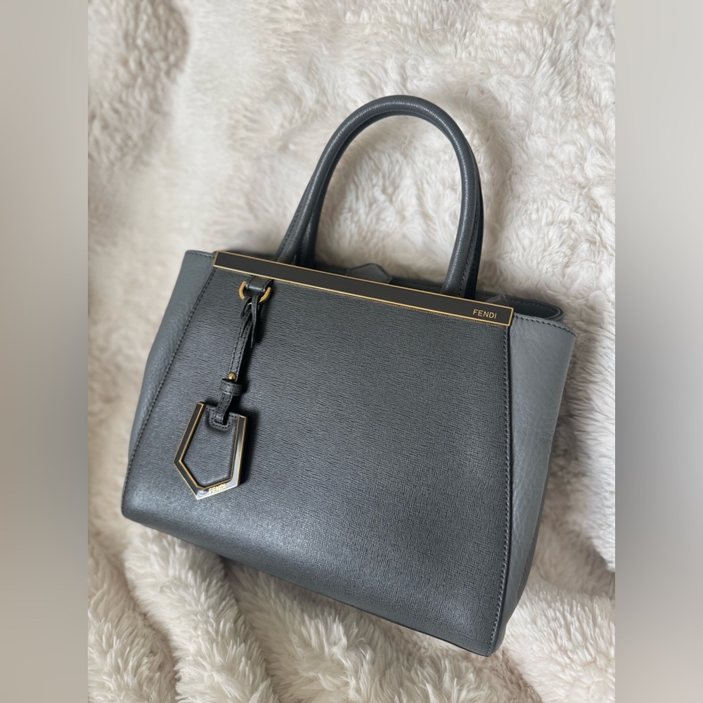 Fendi Petite 2jours in light gray w/ leather strap and bag charm - Picture 3 of 17